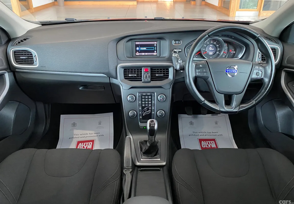 Volvo V40 Hatchback, Diesel, 2015, Red