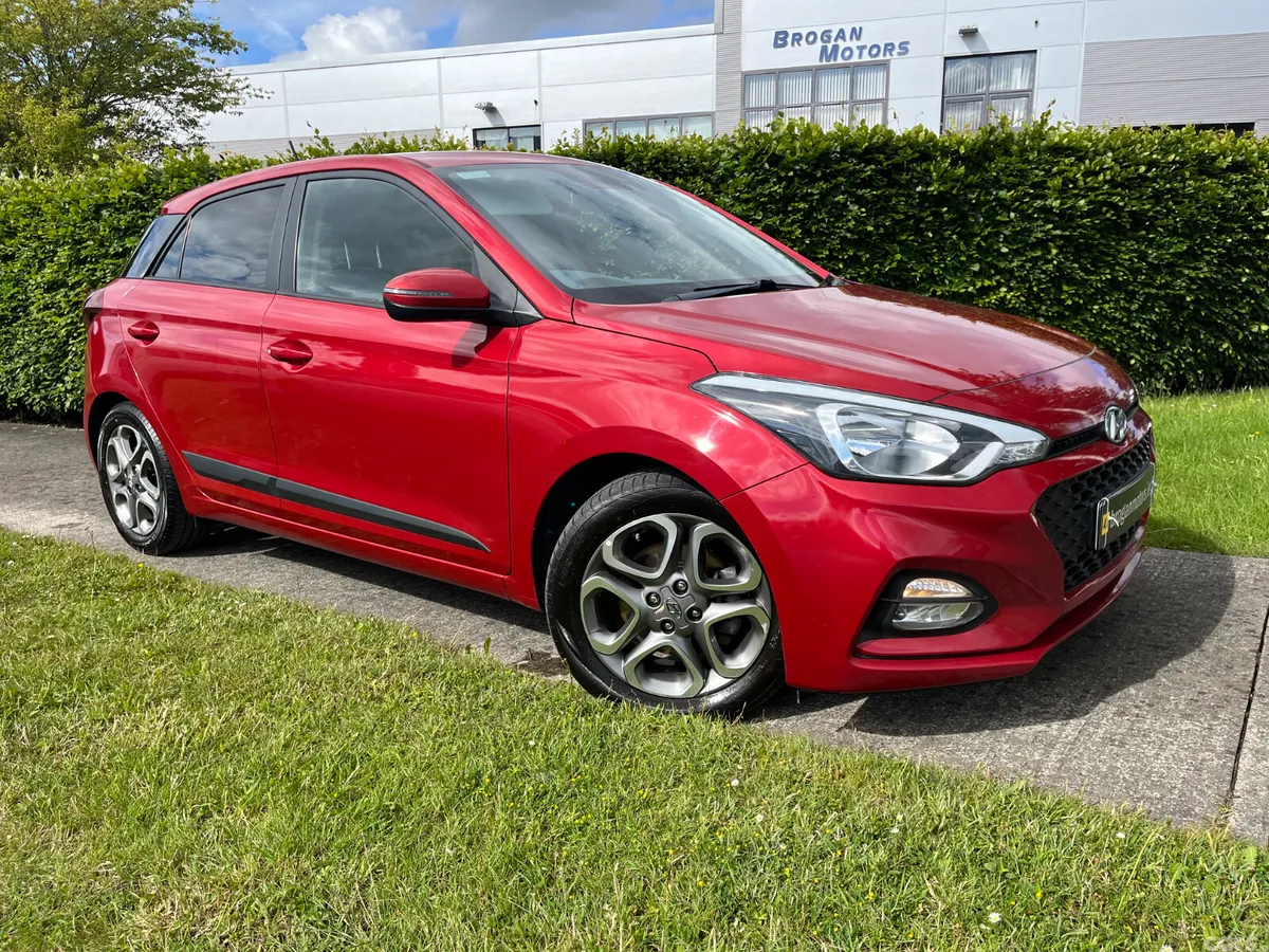 Hyundai i20 Hatchback, Petrol, 2019, Red