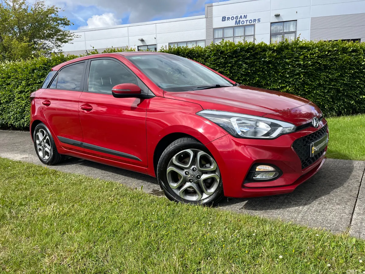 Hyundai i20 Hatchback, Petrol, 2019, Red