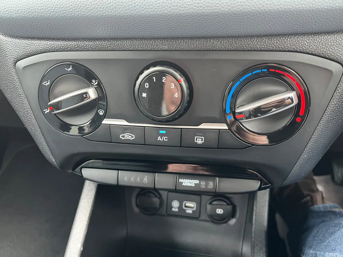 Hyundai i20 Hatchback, Petrol, 2019, Red