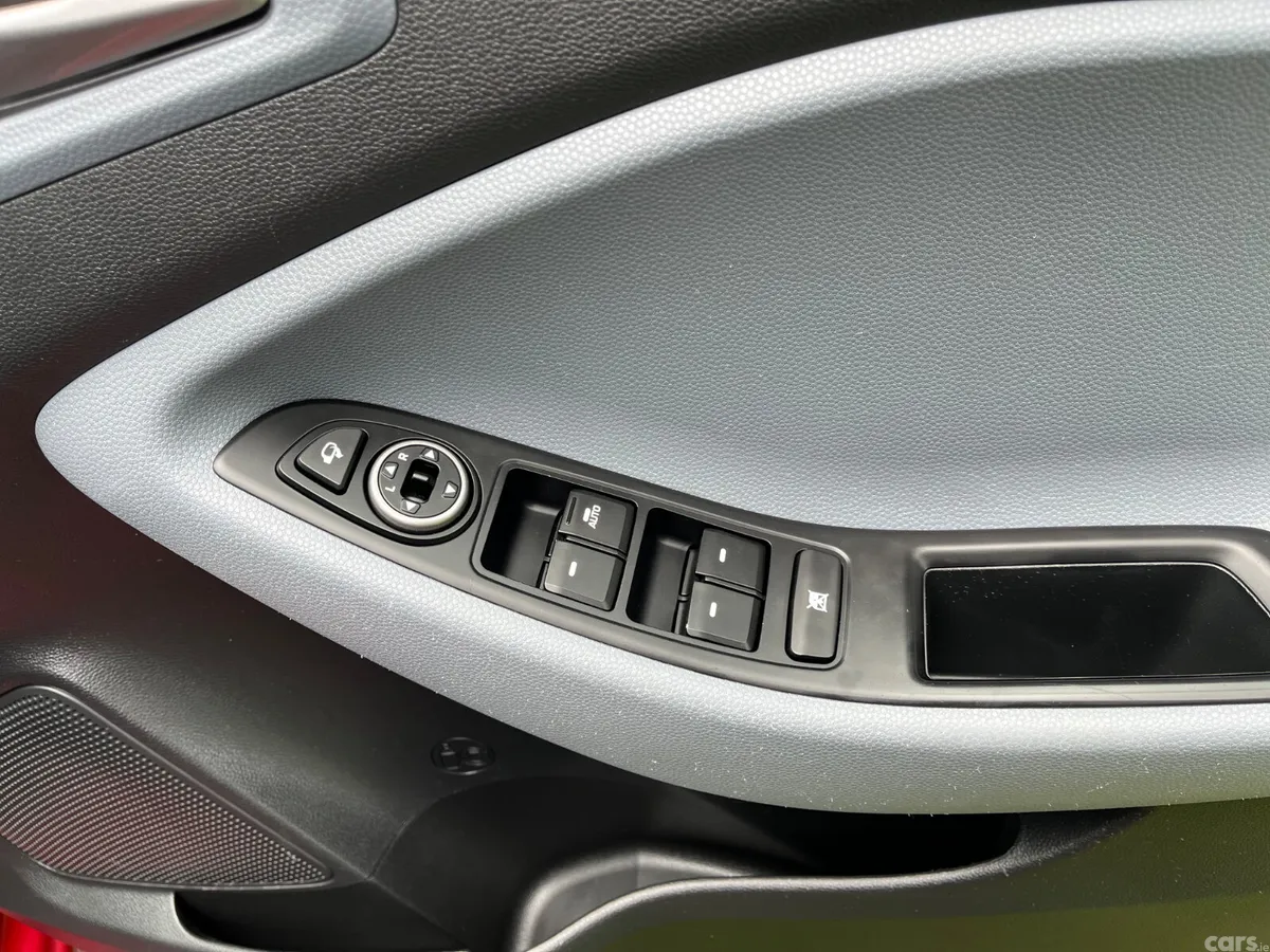 Hyundai i20 Hatchback, Petrol, 2019, Red