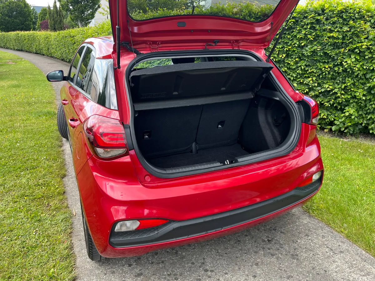 Hyundai i20 Hatchback, Petrol, 2019, Red