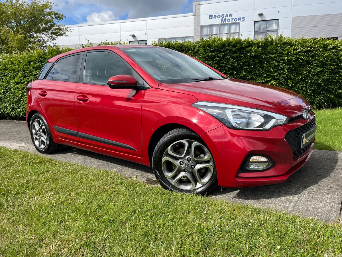 Hyundai i20 Hatchback, Petrol, 2019, Red