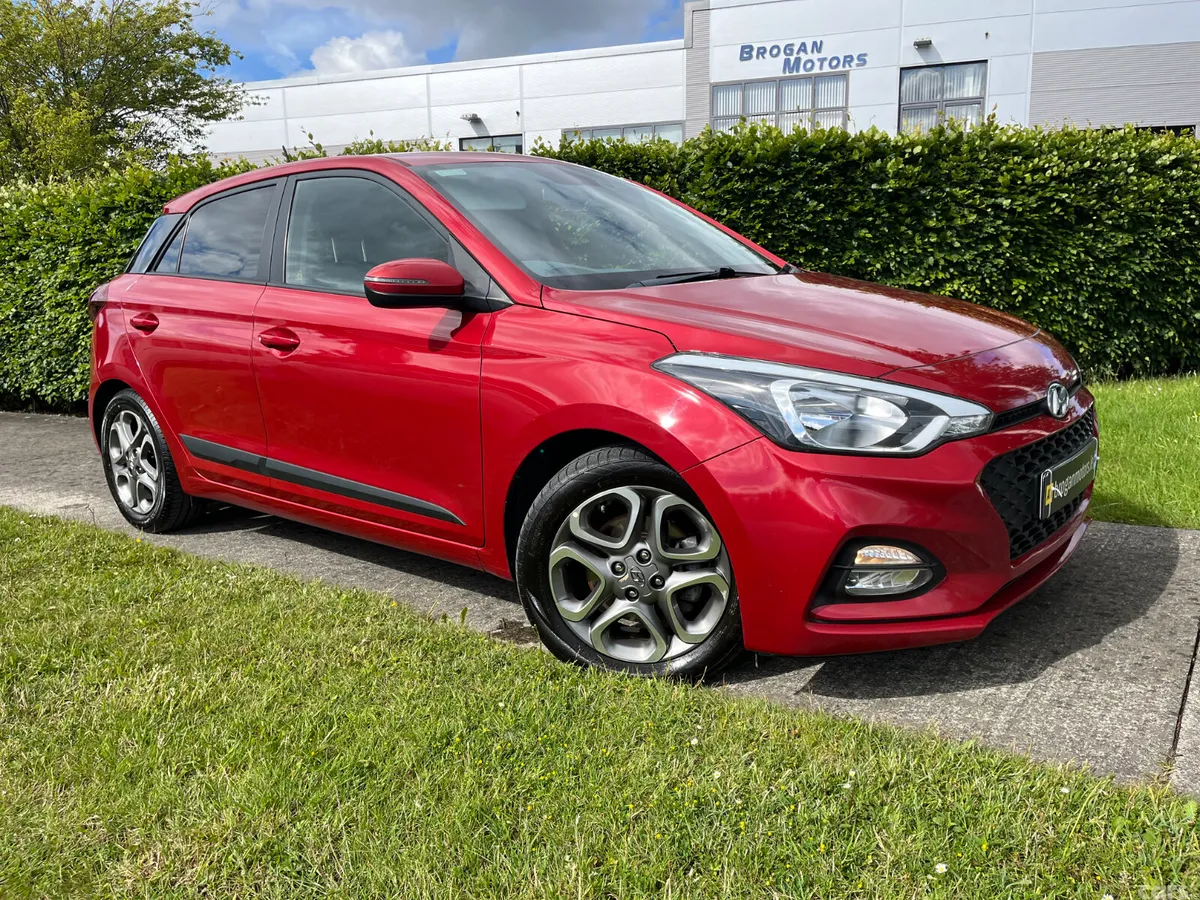 Hyundai i20 Hatchback, Petrol, 2019, Red