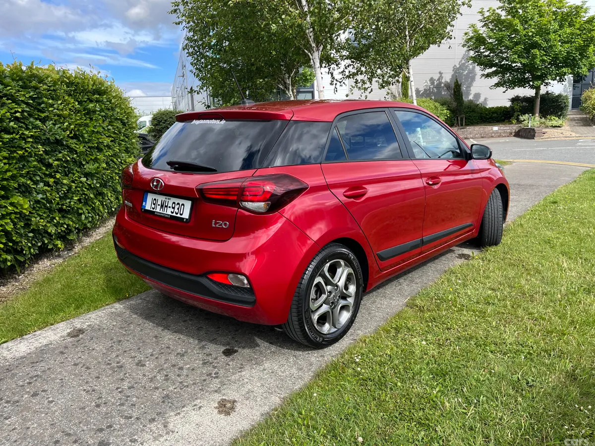 Hyundai i20 Hatchback, Petrol, 2019, Red