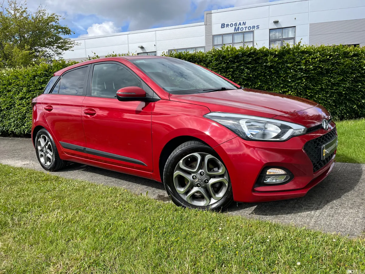 Hyundai i20 Hatchback, Petrol, 2019, Red