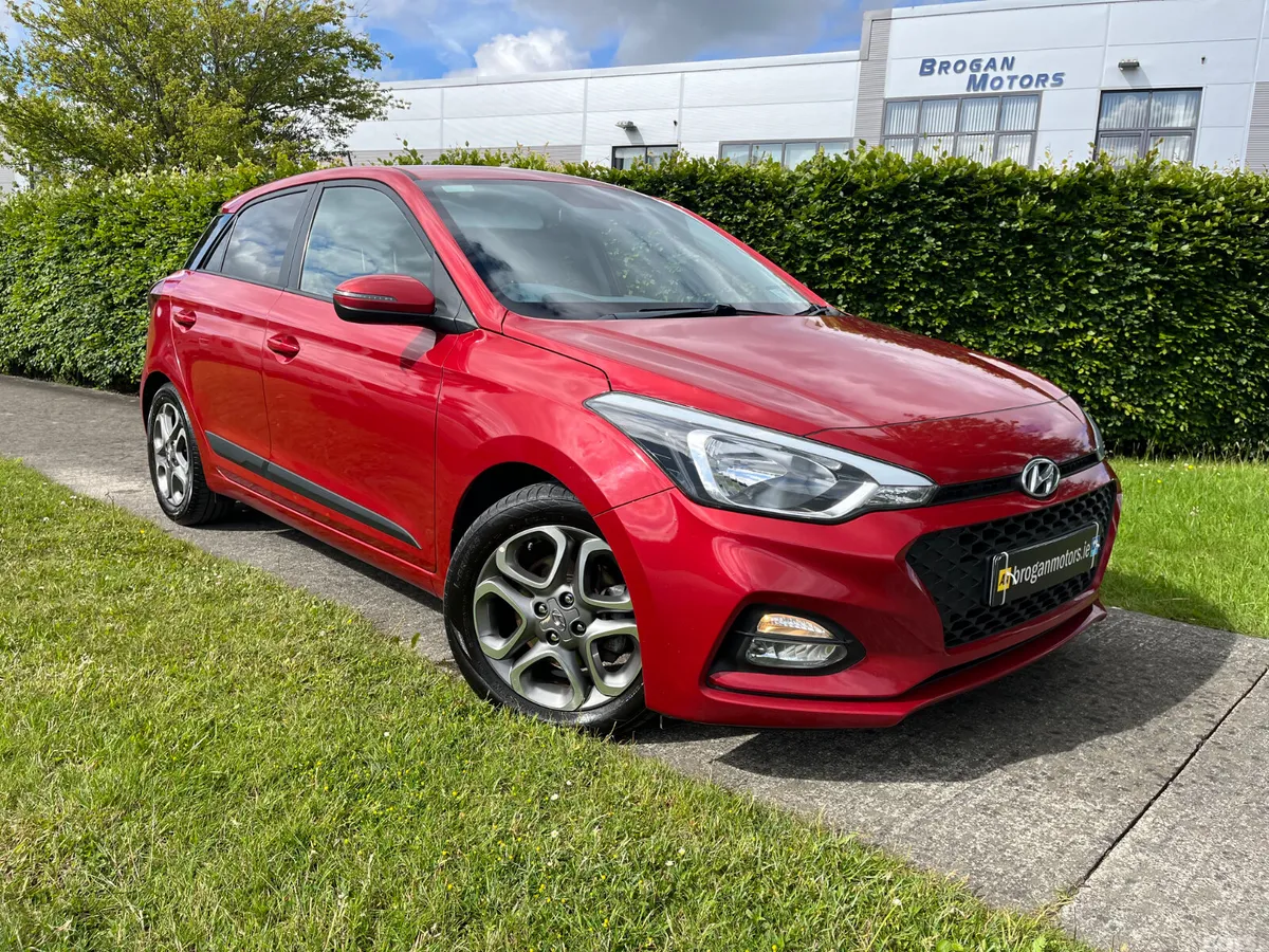 Hyundai i20 Hatchback, Petrol, 2019, Red