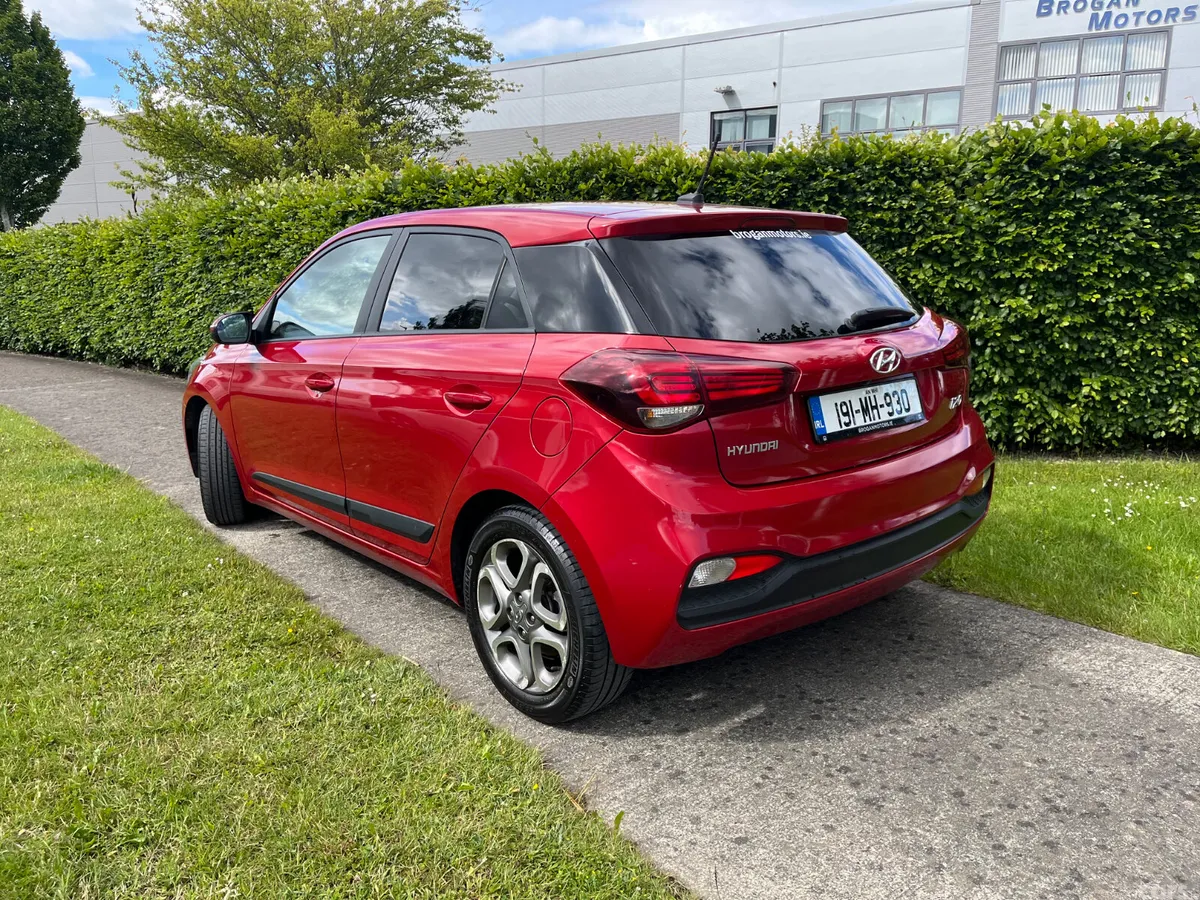 Hyundai i20 Hatchback, Petrol, 2019, Red
