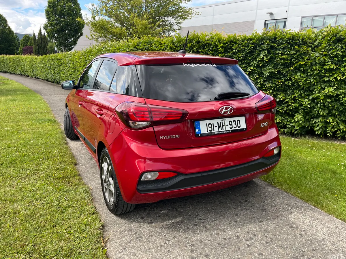 Hyundai i20 Hatchback, Petrol, 2019, Red
