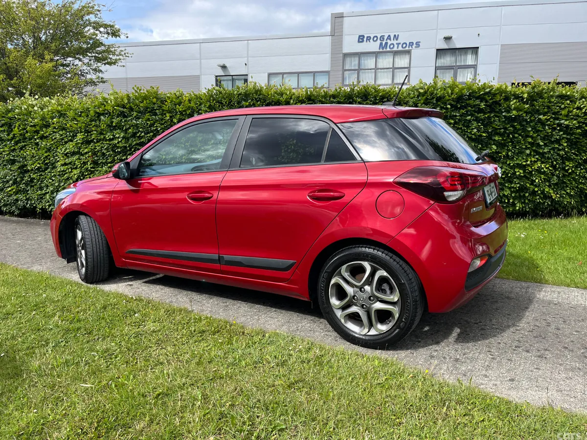 Hyundai i20 Hatchback, Petrol, 2019, Red