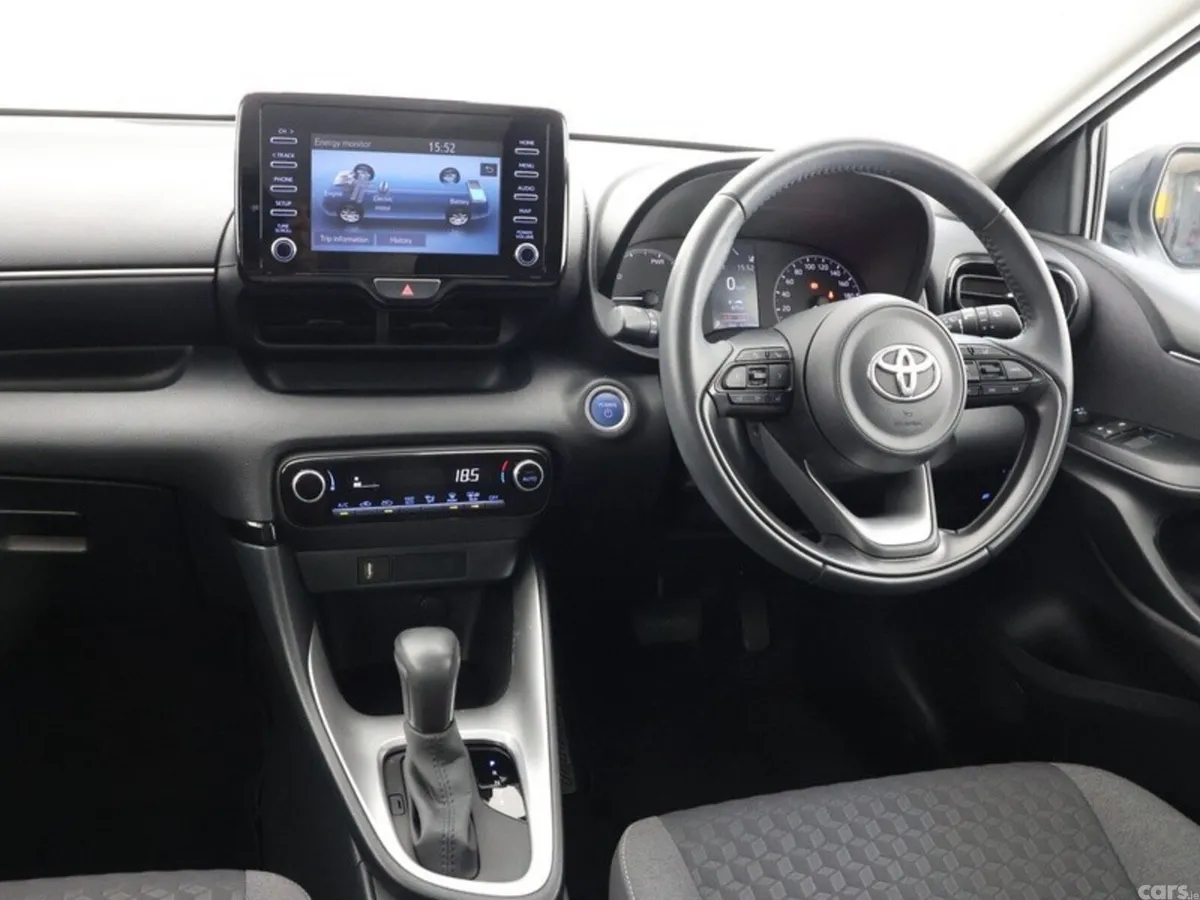 Toyota Yaris Hatchback, Petrol Hybrid, 2023, Silver