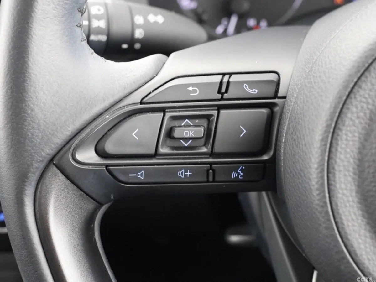 Toyota Yaris Hatchback, Petrol Hybrid, 2023, Silver