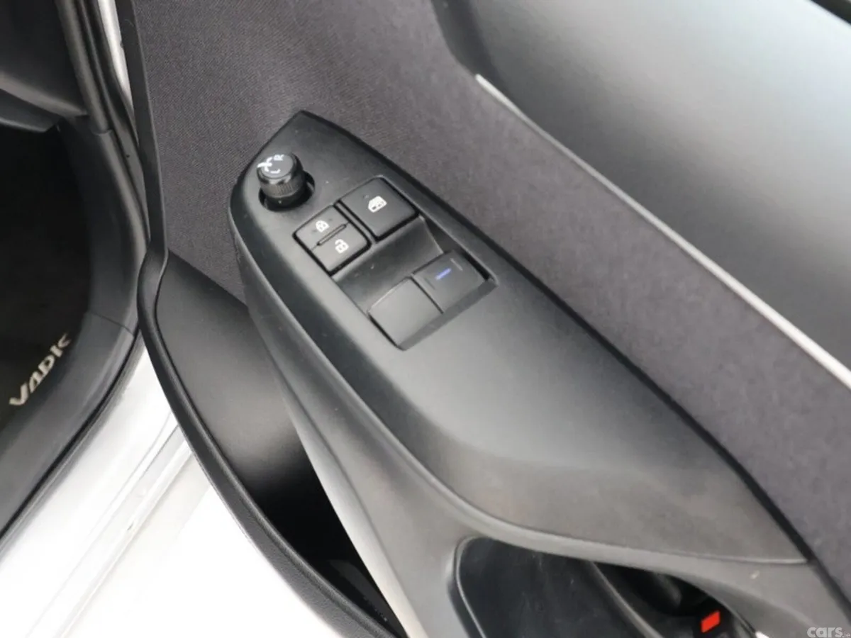 Toyota Yaris Hatchback, Petrol Hybrid, 2023, Silver