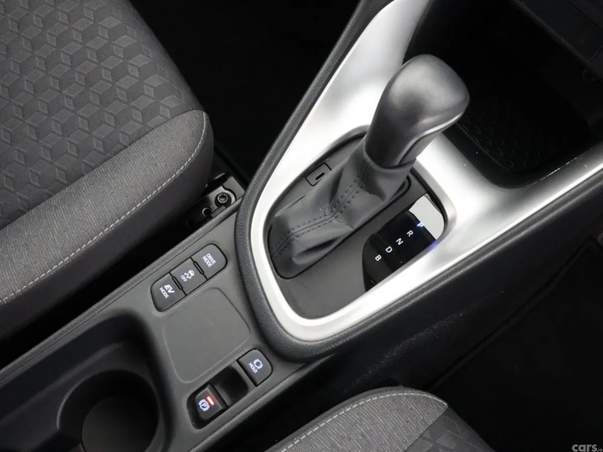 Toyota Yaris Hatchback, Petrol Hybrid, 2023, Silver