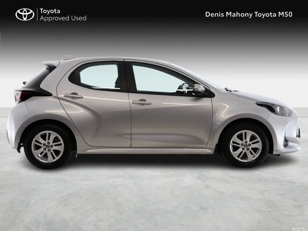 Toyota Yaris Hatchback, Petrol Hybrid, 2023, Silver