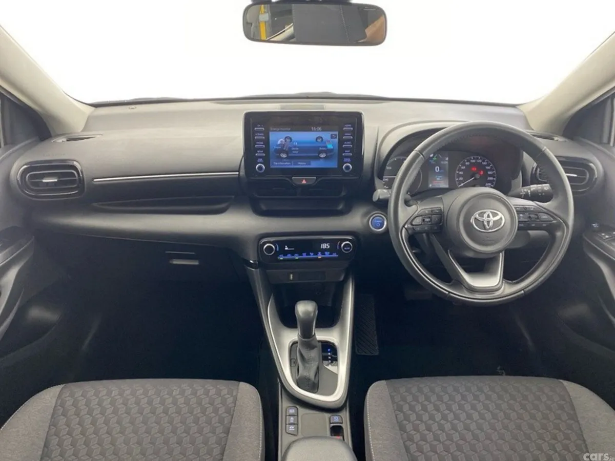 Toyota Yaris Hatchback, Petrol Hybrid, 2023, Silver