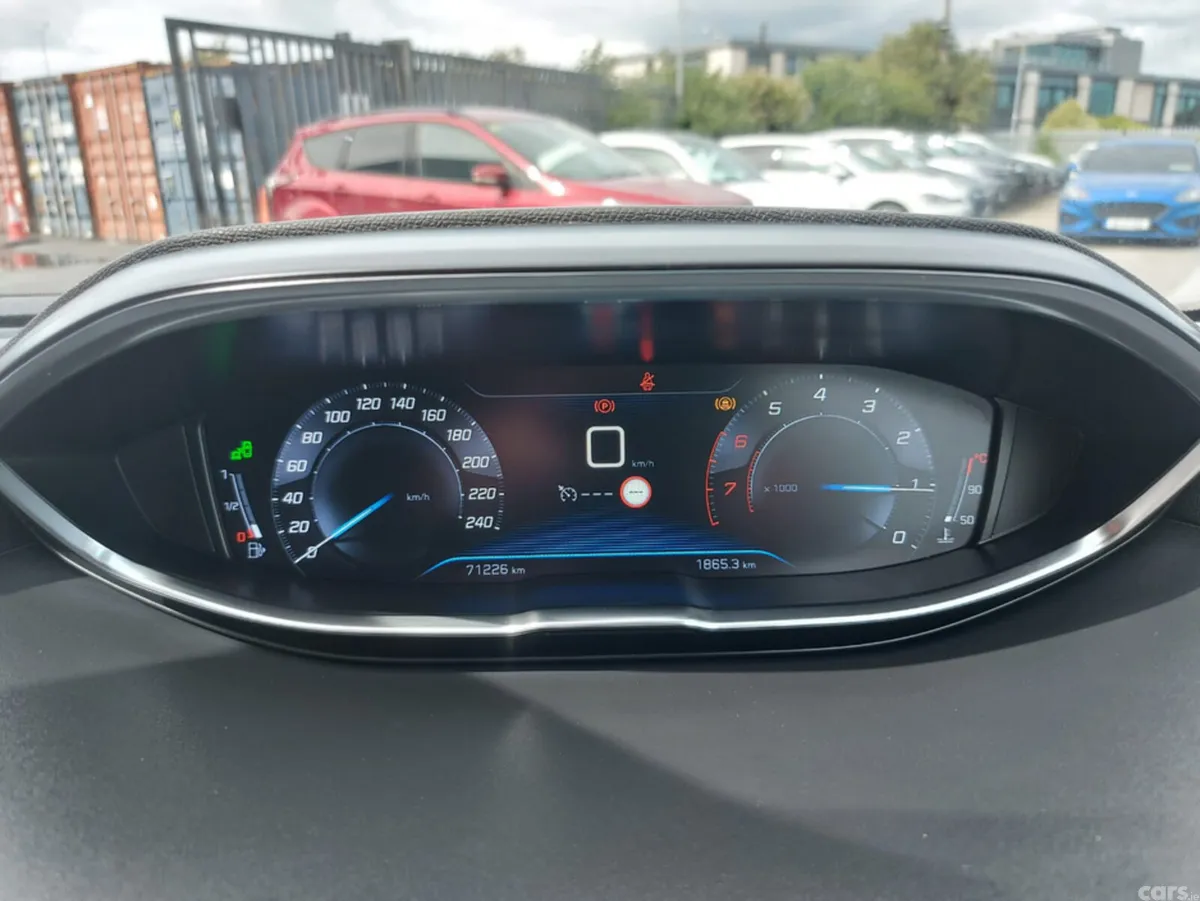 Peugeot 5008 MPV, Petrol, 2019, Grey