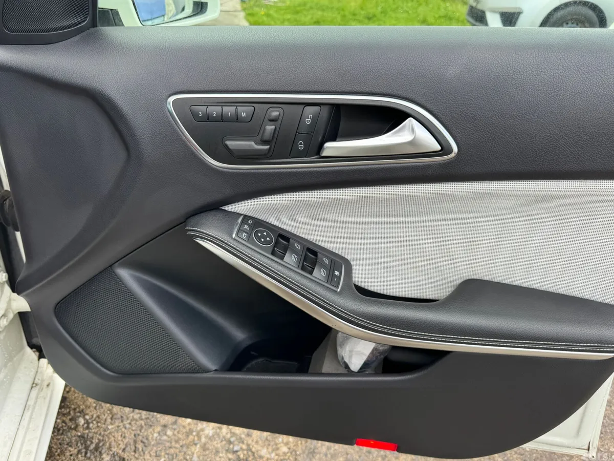Mercedes-Benz A-Class Hatchback, Petrol, 2014, White