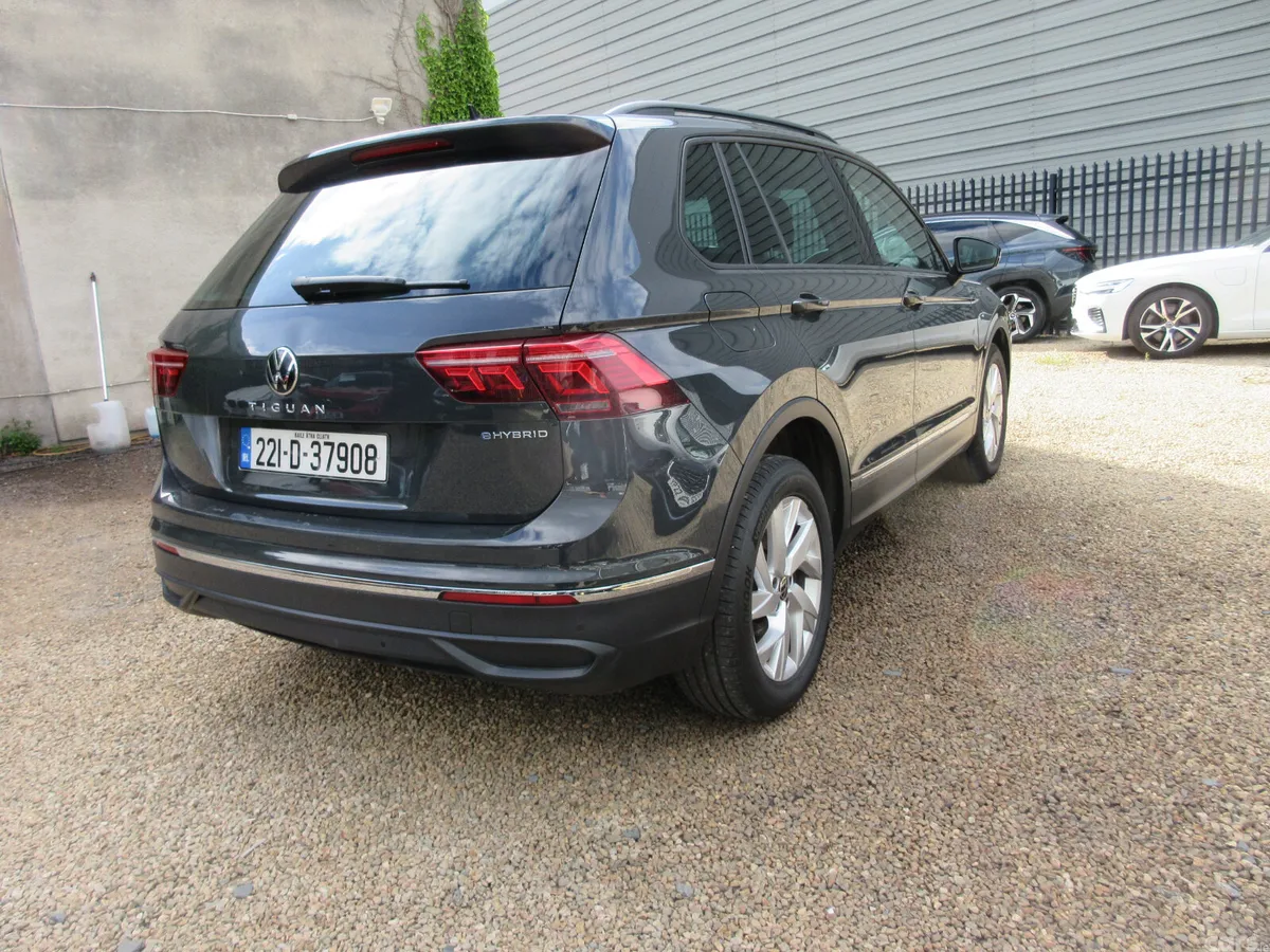 Volkswagen Tiguan SUV, Petrol Hybrid, 2022, Grey