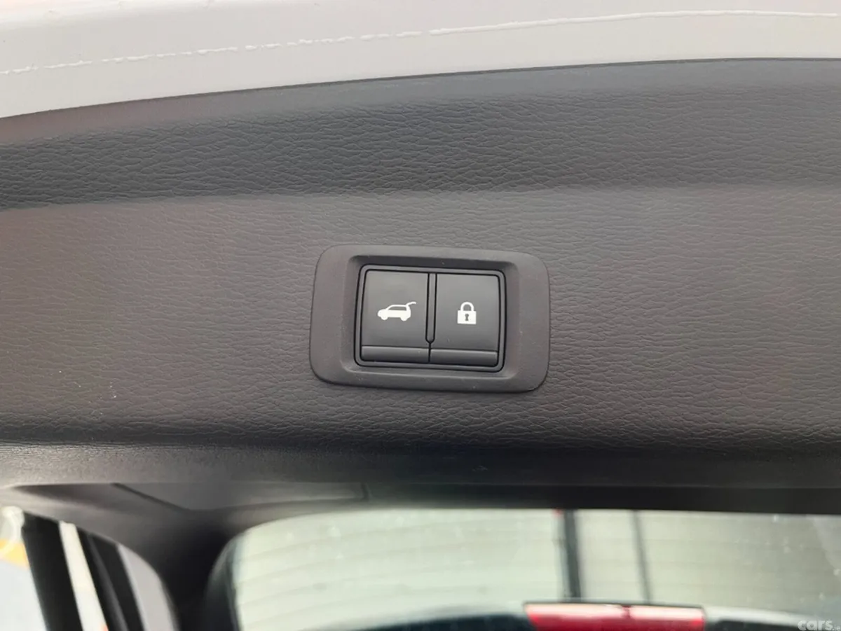 Mitsubishi Outlander SUV, Petrol Plug-in Hybrid, 2023, White