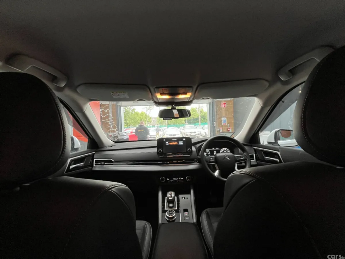 Mitsubishi Outlander SUV, Petrol Plug-in Hybrid, 2023, White