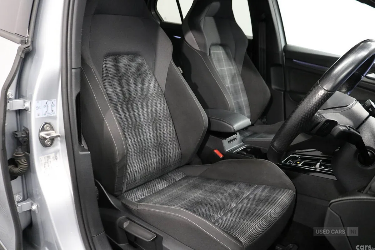 Volkswagen Golf Hatchback, Diesel, 2023, Silver