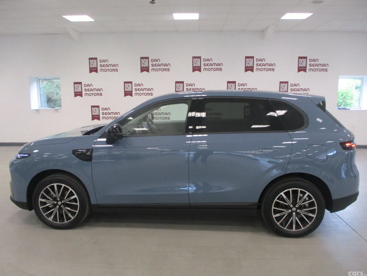 Leapmotor B10 SUV, Petrol Hybrid, 2027, Blue