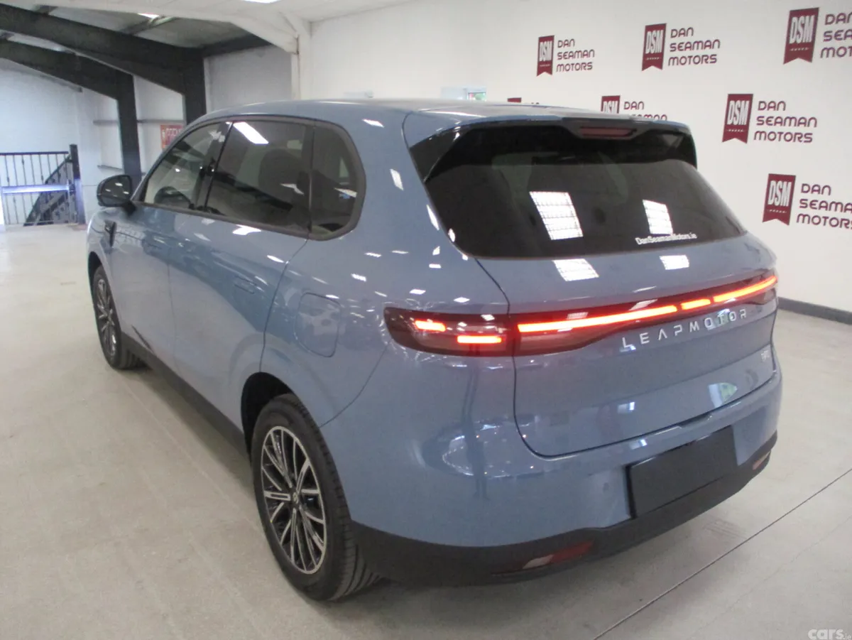Leapmotor B10 SUV, Petrol Hybrid, 2027, Blue