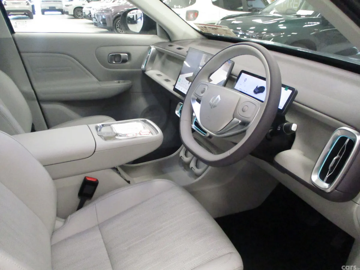 Leapmotor B10 SUV, Petrol Hybrid, 2027, Blue