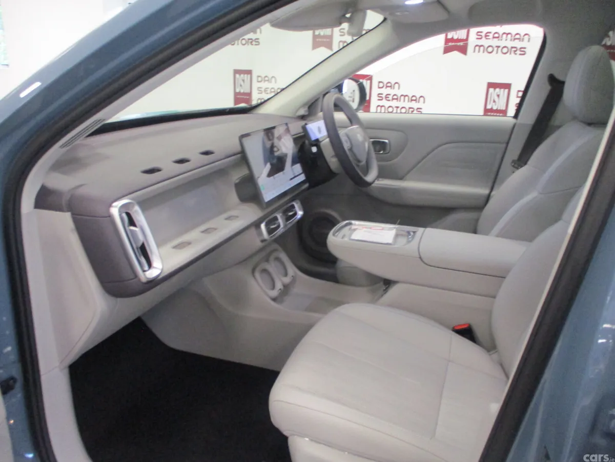 Leapmotor B10 SUV, Petrol Hybrid, 2027, Blue