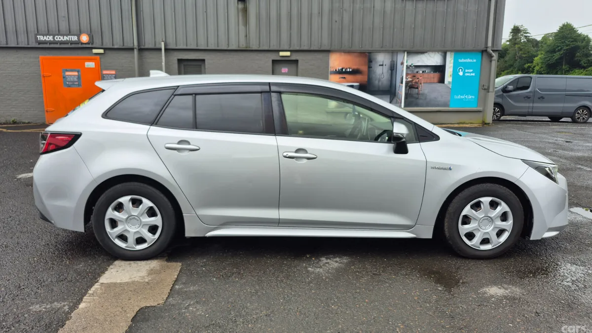 Toyota Corolla Estate, Petrol Hybrid, 2020, Silver