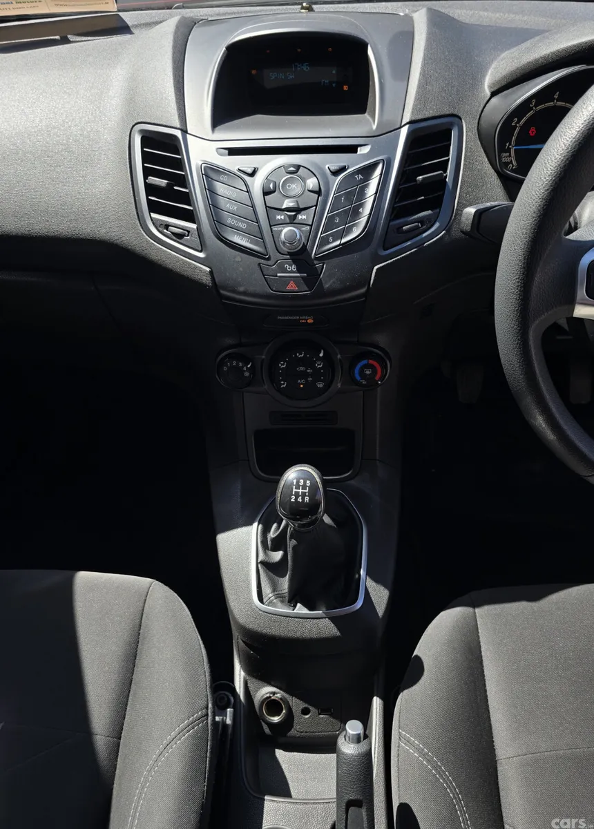 Ford Fiesta Hatchback, Petrol, 2015, Red