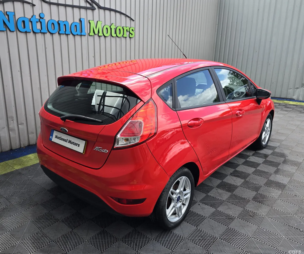 Ford Fiesta Hatchback, Petrol, 2015, Red