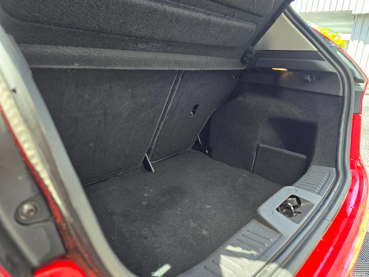 Ford Fiesta Hatchback, Petrol, 2015, Red