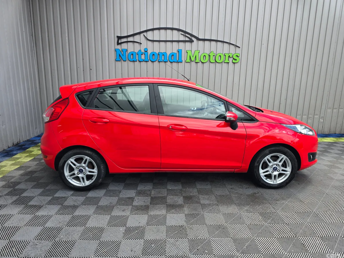 Ford Fiesta Hatchback, Petrol, 2015, Red