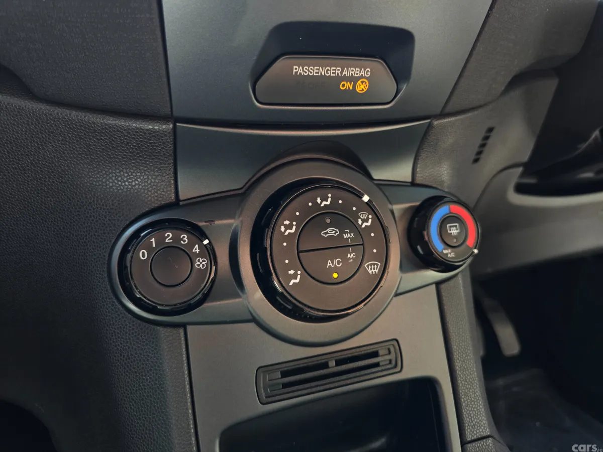 Ford Fiesta Hatchback, Petrol, 2015, Red