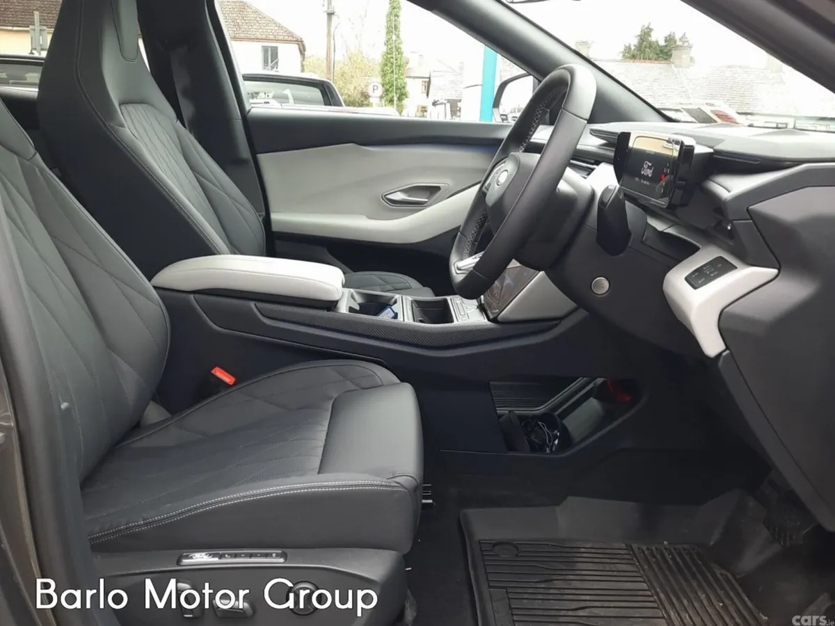 Ford Capri MPV, Electric, 2026, Grey