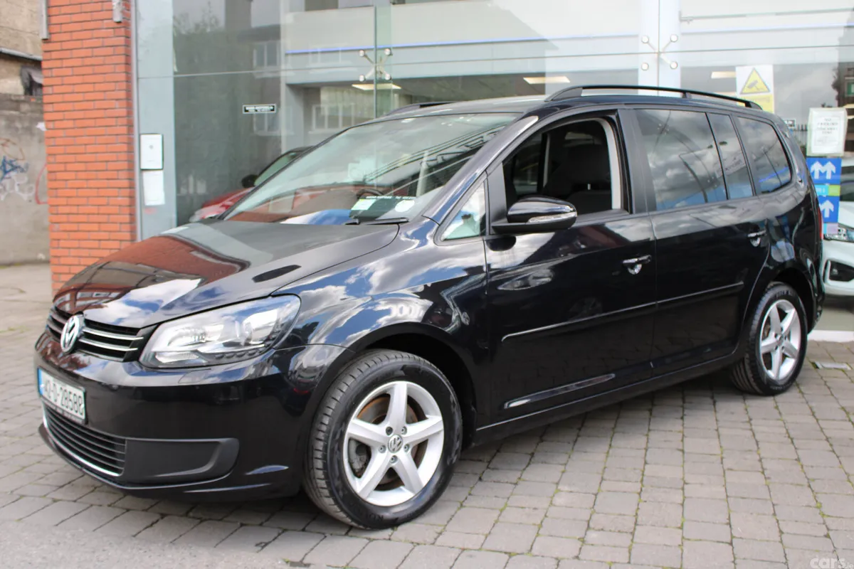 Volkswagen Touran MPV, Petrol, 2014, Black