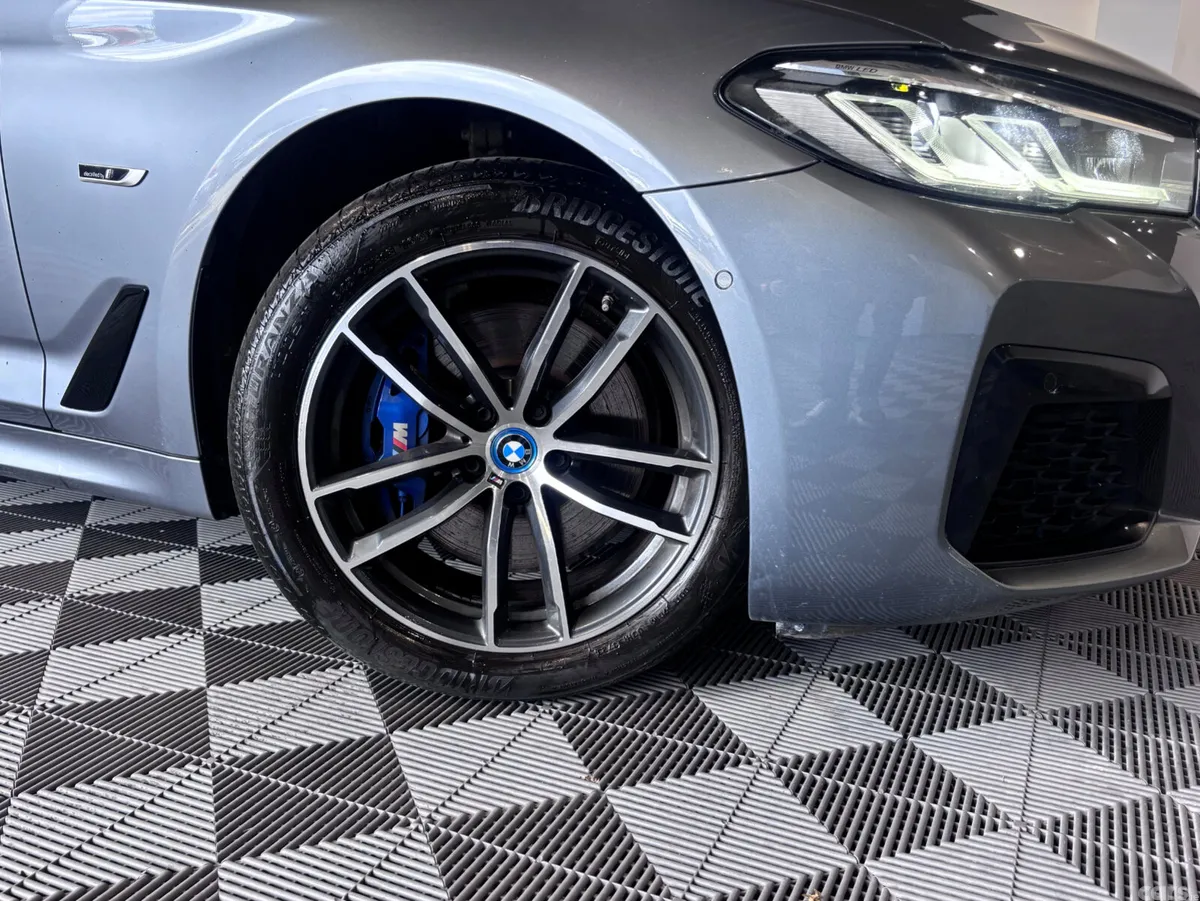 BMW 5-Series Estate, Petrol Plug-in Hybrid, 2022, Blue