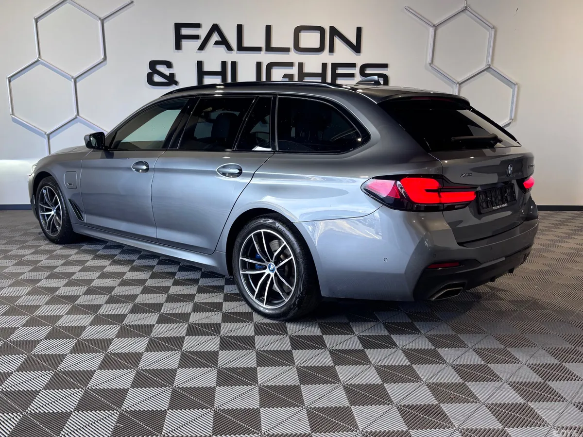 BMW 5-Series Estate, Petrol Plug-in Hybrid, 2022, Blue