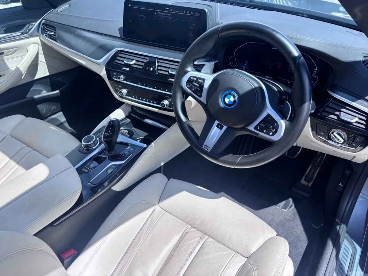 BMW 5-Series Estate, Petrol Plug-in Hybrid, 2022, Blue
