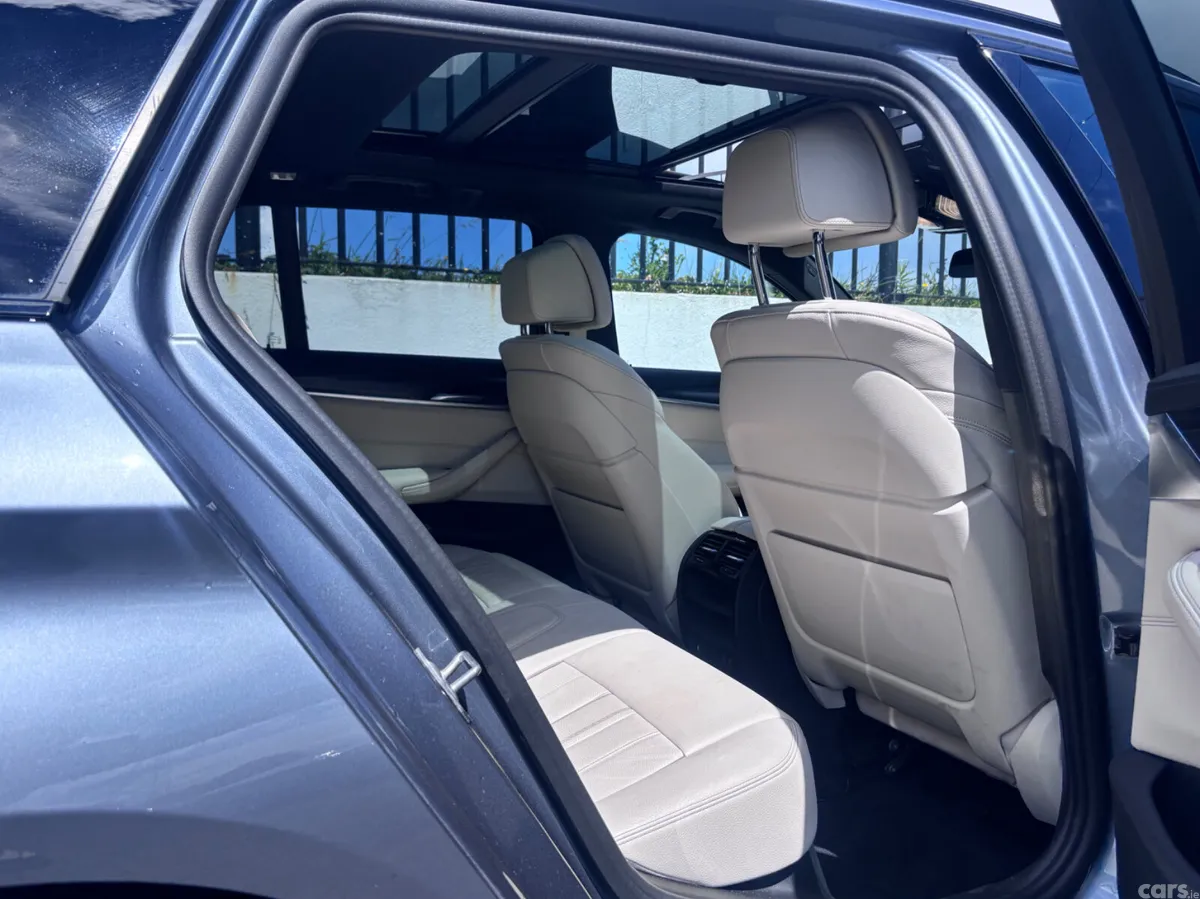 BMW 5-Series Estate, Petrol Plug-in Hybrid, 2022, Blue