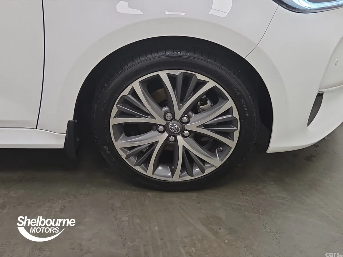 Toyota Yaris Hatchback, Petrol Hybrid, 2022, White