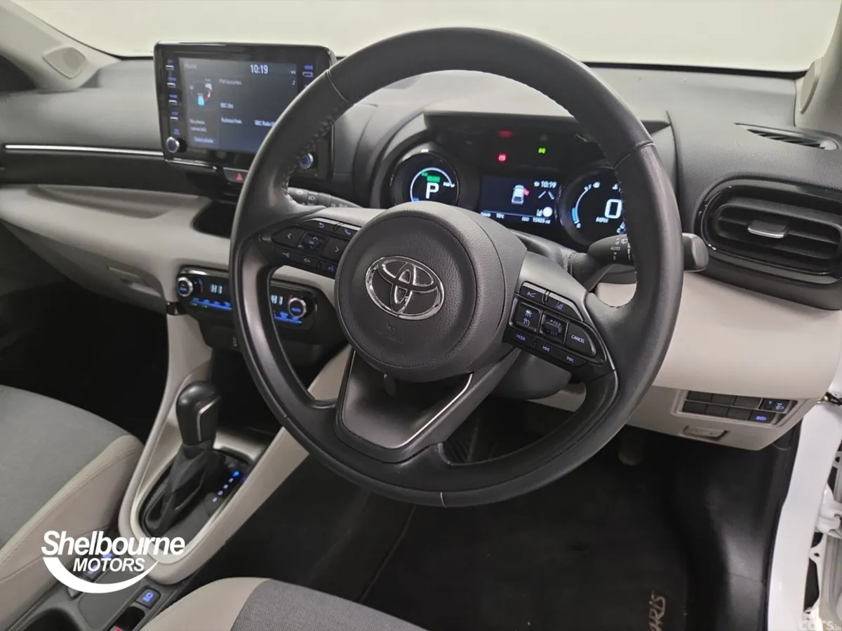 Toyota Yaris Hatchback, Petrol Hybrid, 2022, White