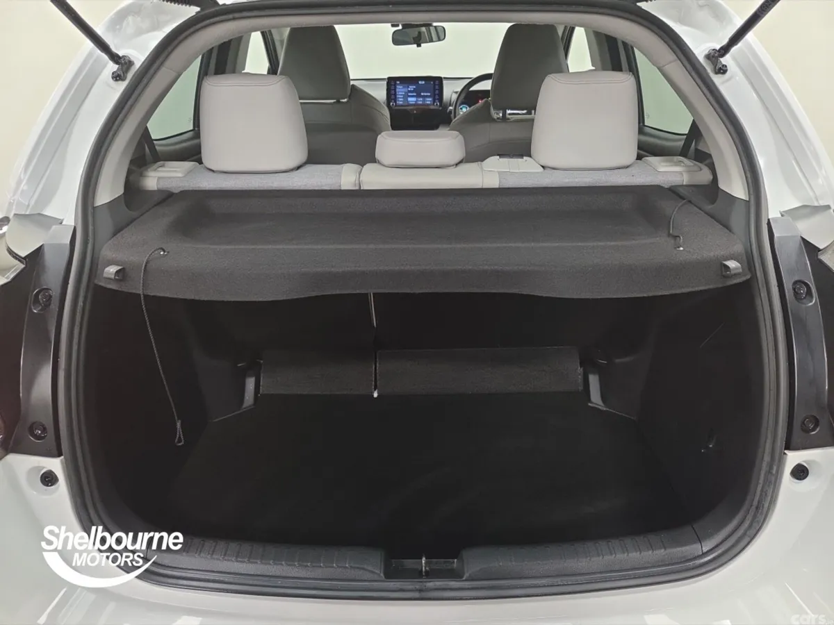 Toyota Yaris Hatchback, Petrol Hybrid, 2022, White