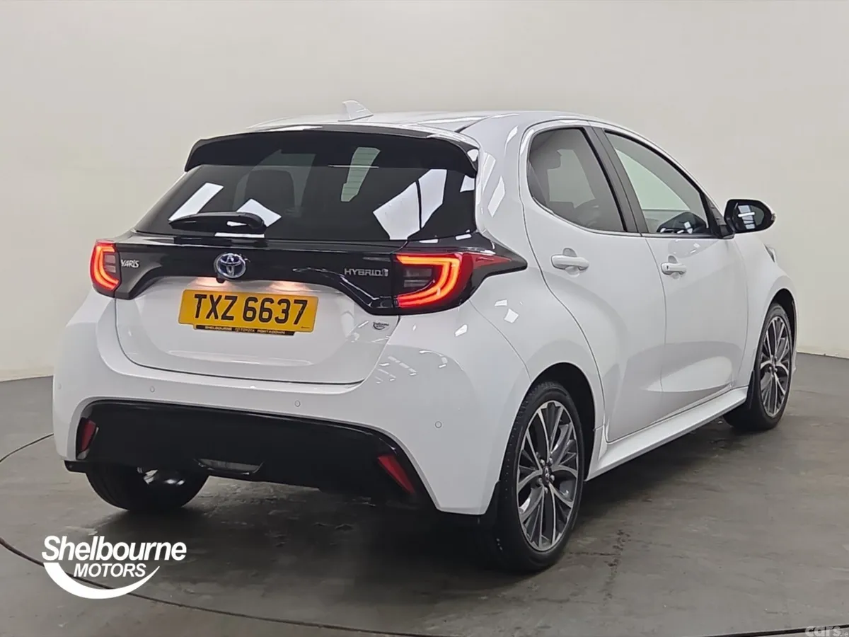 Toyota Yaris Hatchback, Petrol Hybrid, 2022, White