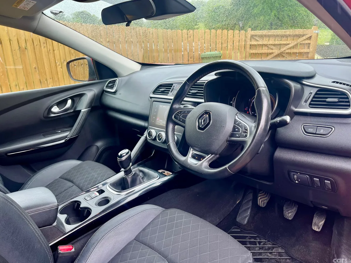 Renault Kadjar SUV, Petrol, 2019, Red
