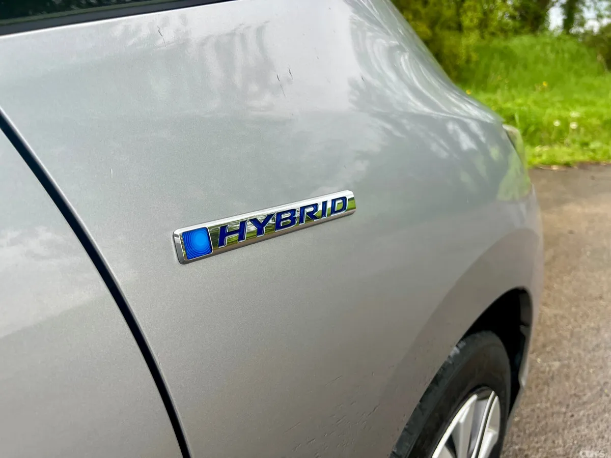 Honda Shuttle MPV, Petrol Hybrid, 2018, Silver