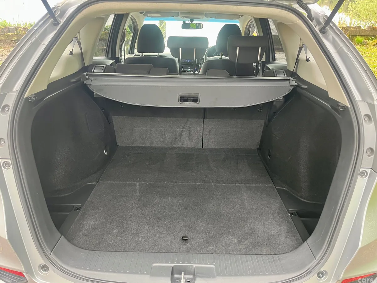 Honda Shuttle MPV, Petrol Hybrid, 2018, Silver