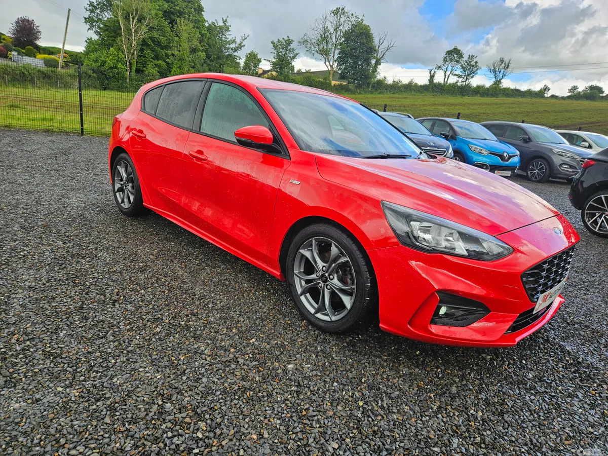 Ford Focus Hatchback, Diesel, 2018, Red